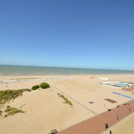 Nieuwpoort Near Promenade * Oostduinkerke